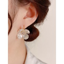 Riya Gold and White Flower Earrings